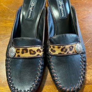 Brighton Eartha Black and cheetah animal print leather loafer mules